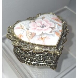 Vintage Heart Shaped Musical Trinket Box Gold Tone Filigree Pink Floral Lid